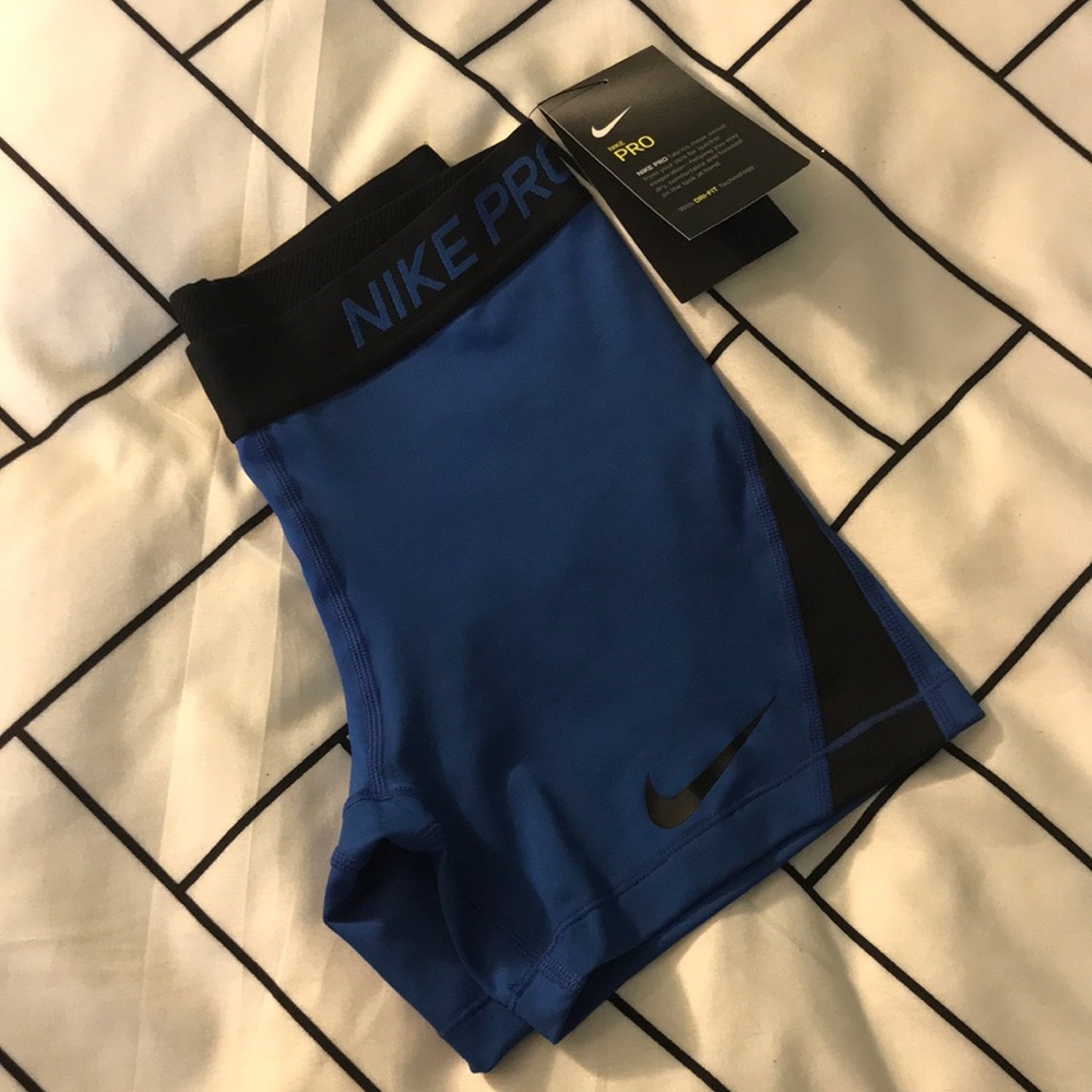 NIKE PRO DRI FIT SHORTS💙